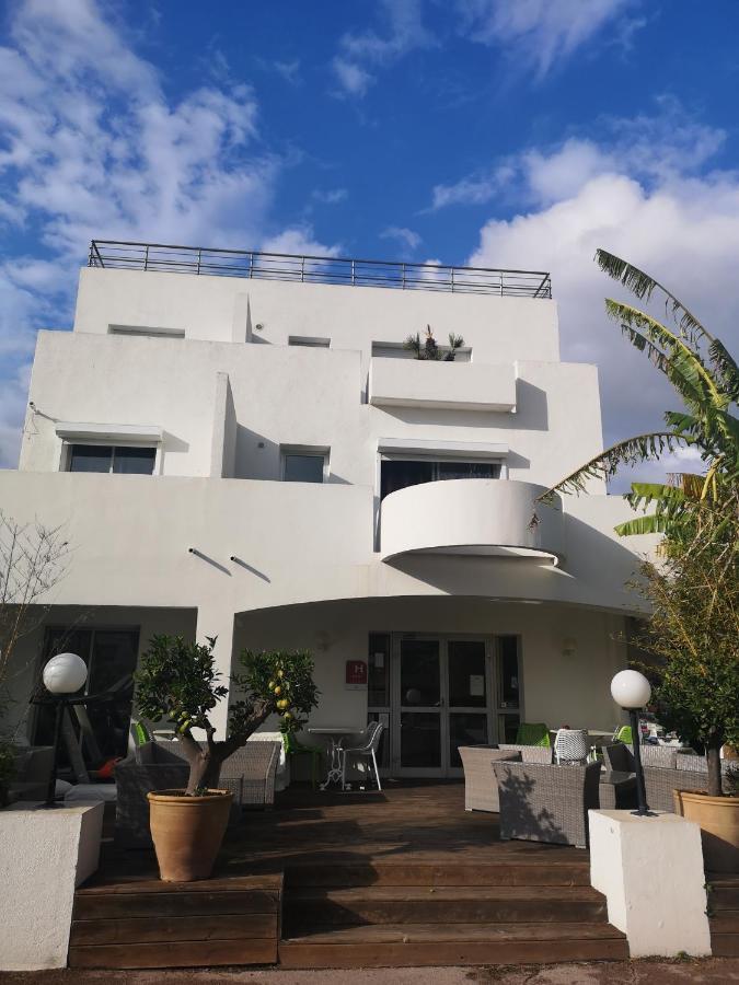 Hotel Sable Et Soleil - Port, Plage Et Jacuzzi Prive Fréjus Exterior foto