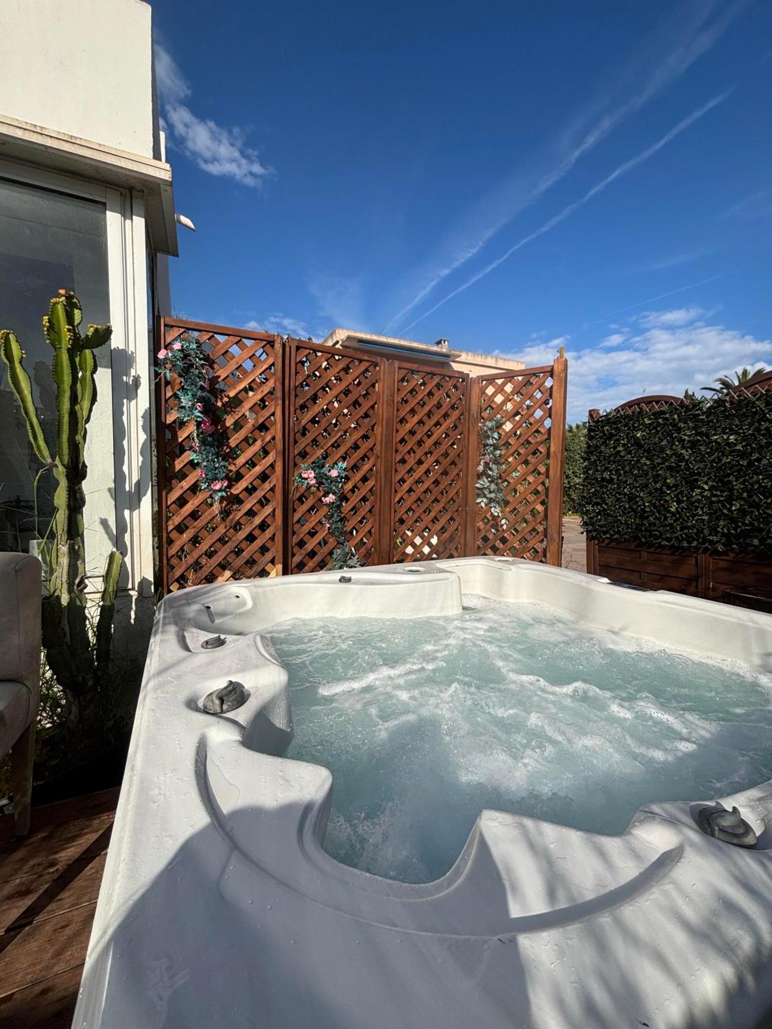 Hotel Sable Et Soleil - Port, Plage Et Jacuzzi Prive Fréjus Exterior foto