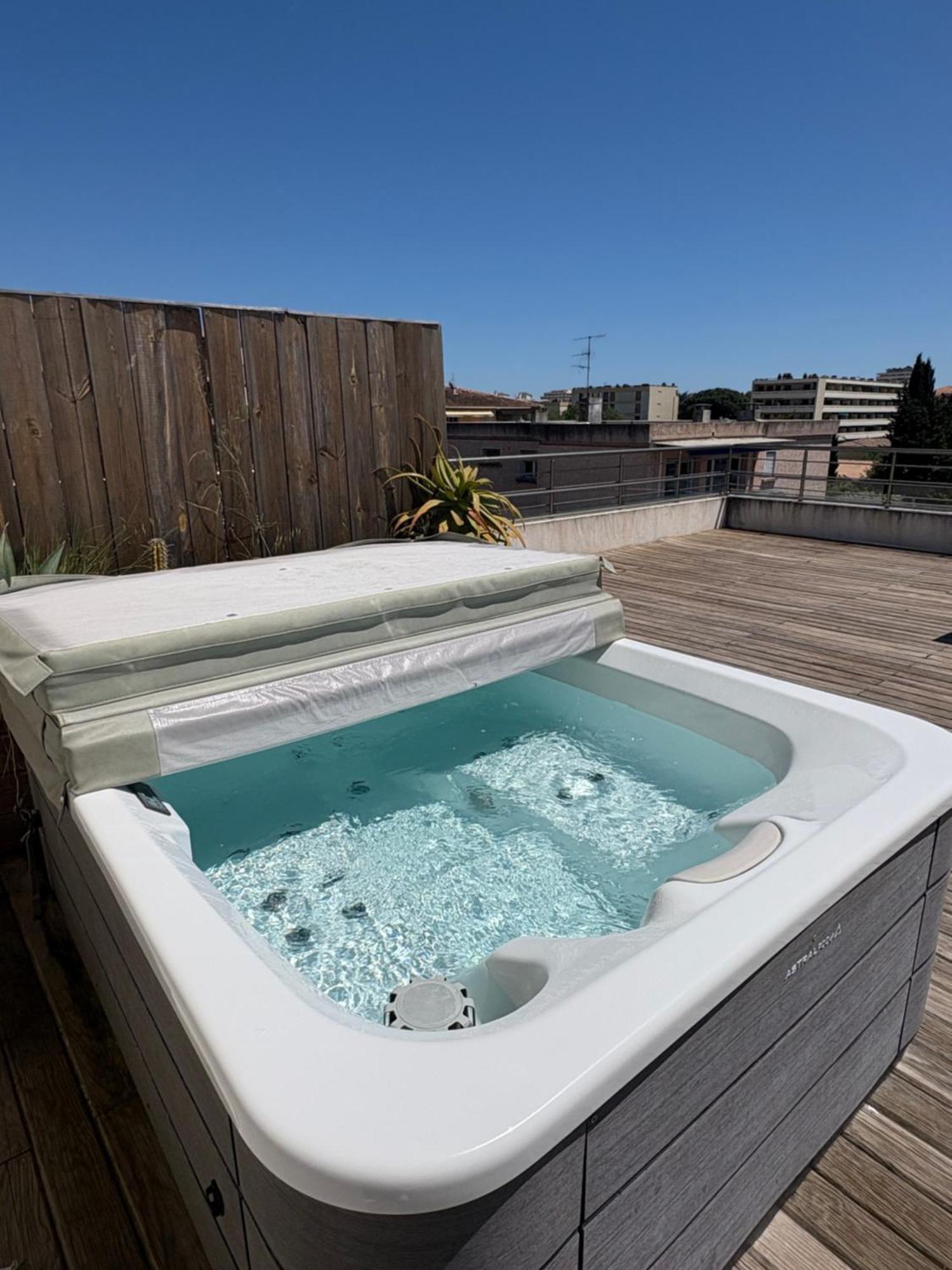 Hotel Sable Et Soleil - Port, Plage Et Jacuzzi Prive Fréjus Exterior foto