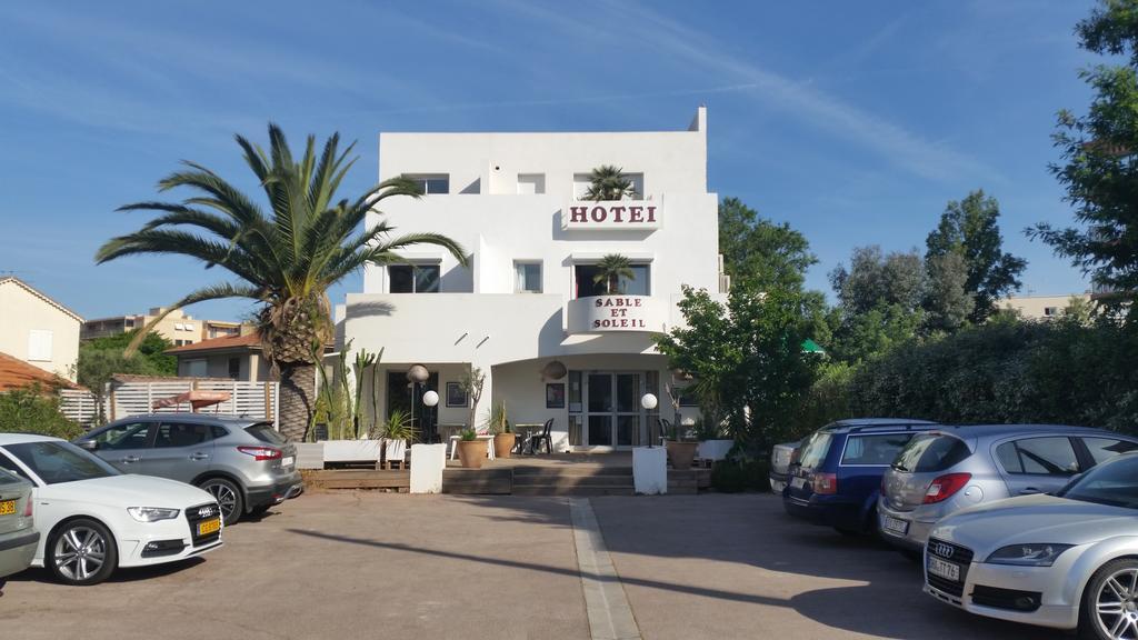 Hotel Sable Et Soleil - Port, Plage Et Jacuzzi Prive Fréjus Exterior foto